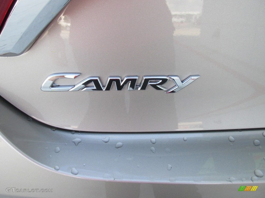 2017 Camry LE - Creme Brulee Mica / Black photo #14