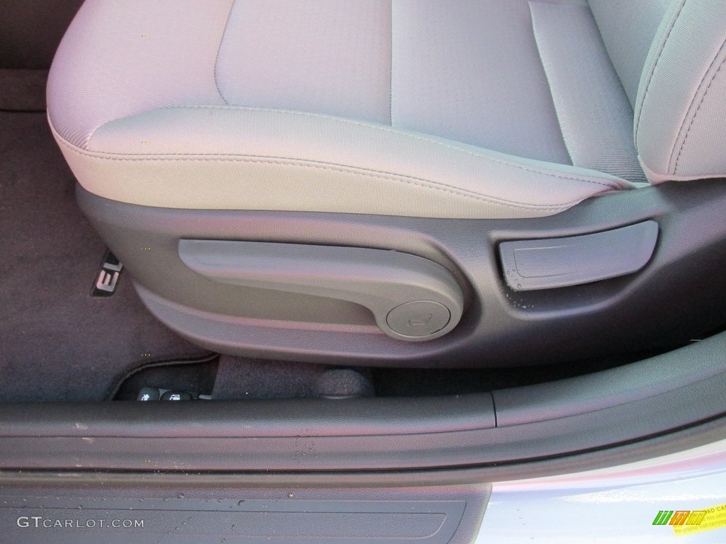 2017 Elantra SE - Gray / Gray photo #22