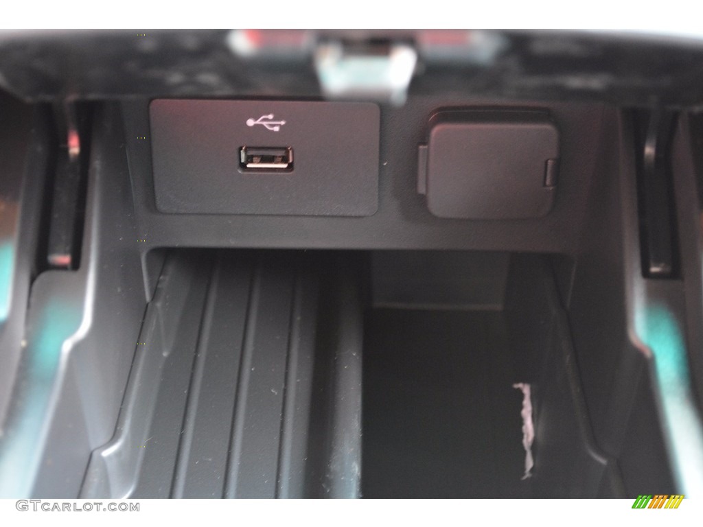 2017 Explorer XLT - Blue Jeans / Ebony Black photo #42