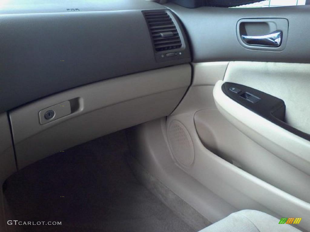 2006 Accord SE Sedan - Nighthawk Black Pearl / Ivory photo #10