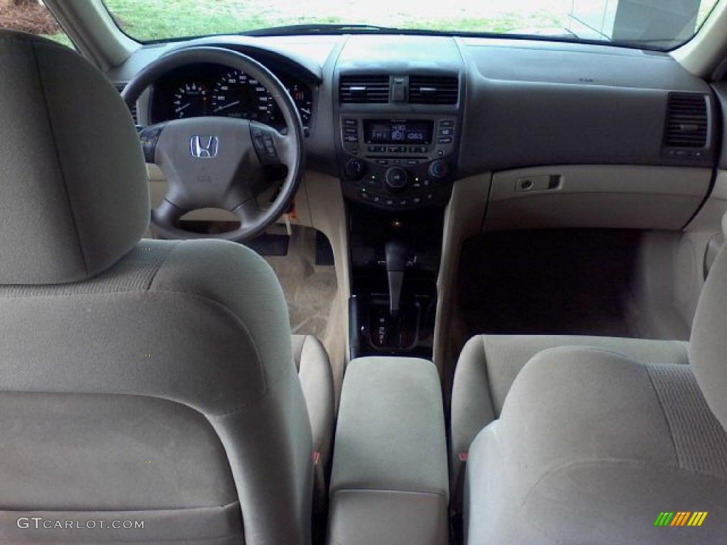 2006 Accord SE Sedan - Nighthawk Black Pearl / Ivory photo #15