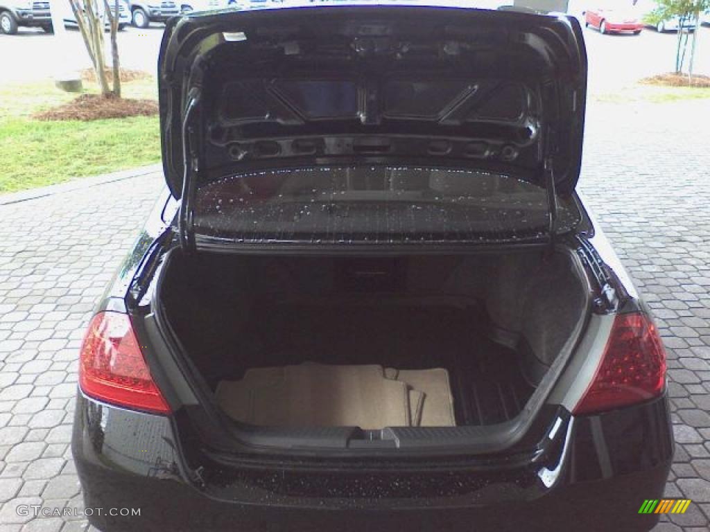 2006 Accord SE Sedan - Nighthawk Black Pearl / Ivory photo #16