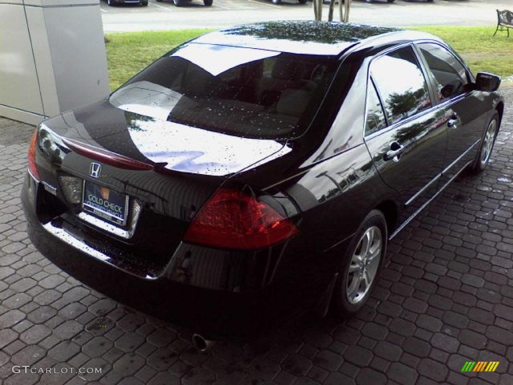 2006 Accord SE Sedan - Nighthawk Black Pearl / Ivory photo #17
