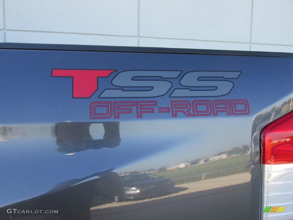 2016 Toyota Tundra TSS CrewMax Marks and Logos Photos