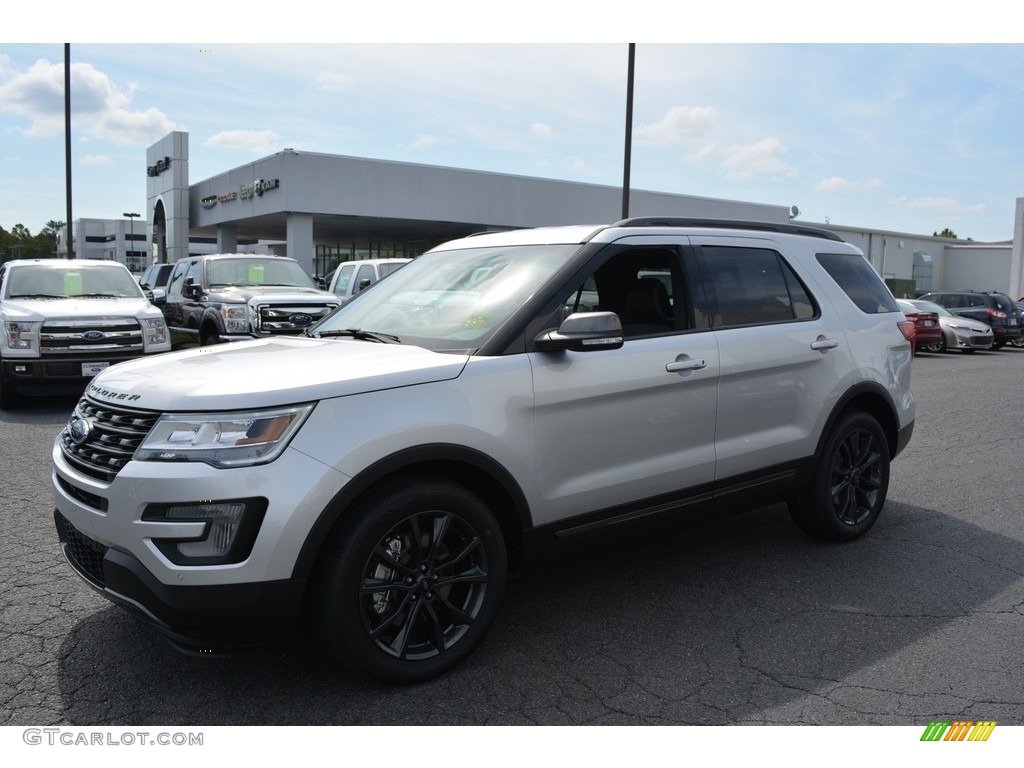 2017 Explorer XLT - Ingot Silver / Sport Appearance Dark Earth Gray photo #3