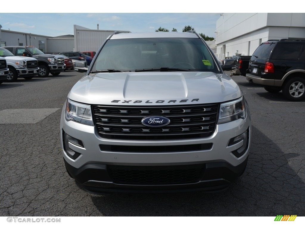 2017 Explorer XLT - Ingot Silver / Sport Appearance Dark Earth Gray photo #4