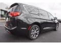 2017 Brilliant Black Crystal Pearl Chrysler Pacifica Limited  photo #7
