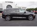 2017 Brilliant Black Crystal Pearl Chrysler Pacifica Limited  photo #8