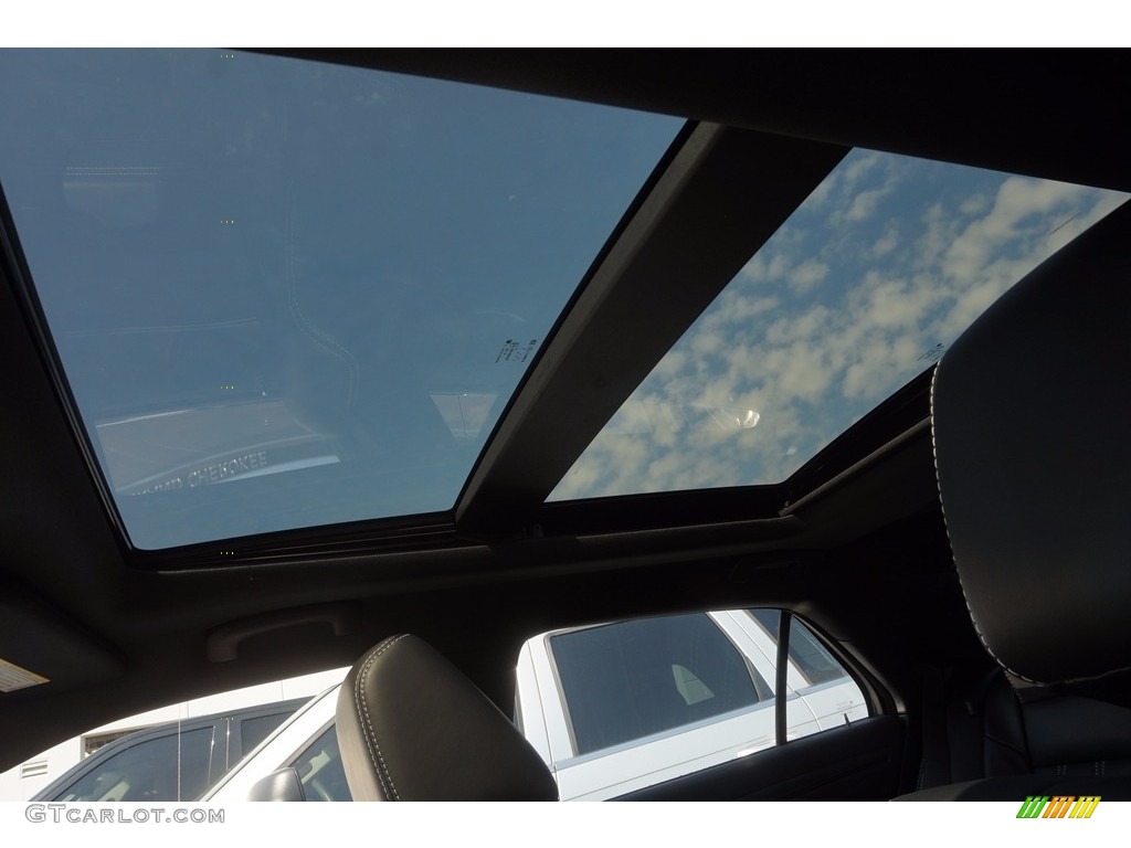 2016 300 S - Bright White / Black photo #8