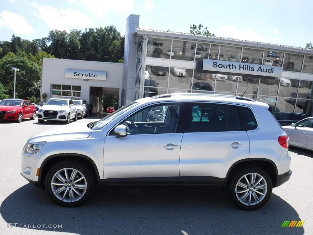 2011 Tiguan SE 4Motion - Reflex Silver Metallic / Charcoal photo #2