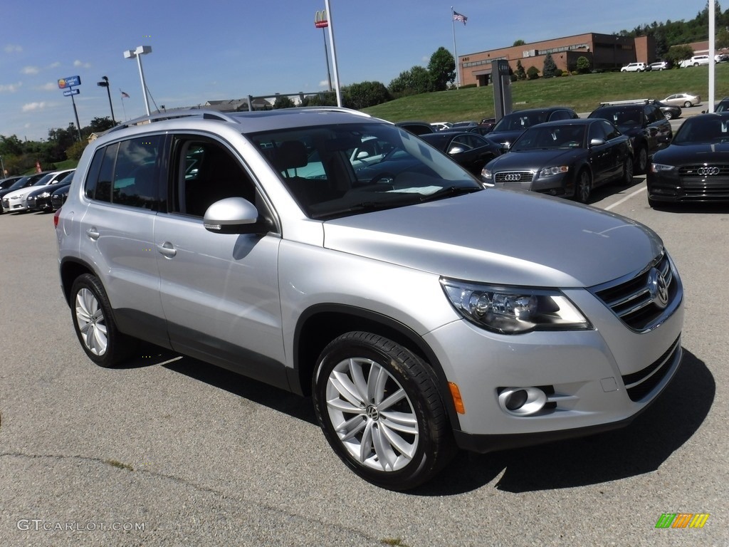 2011 Tiguan SE 4Motion - Reflex Silver Metallic / Charcoal photo #7