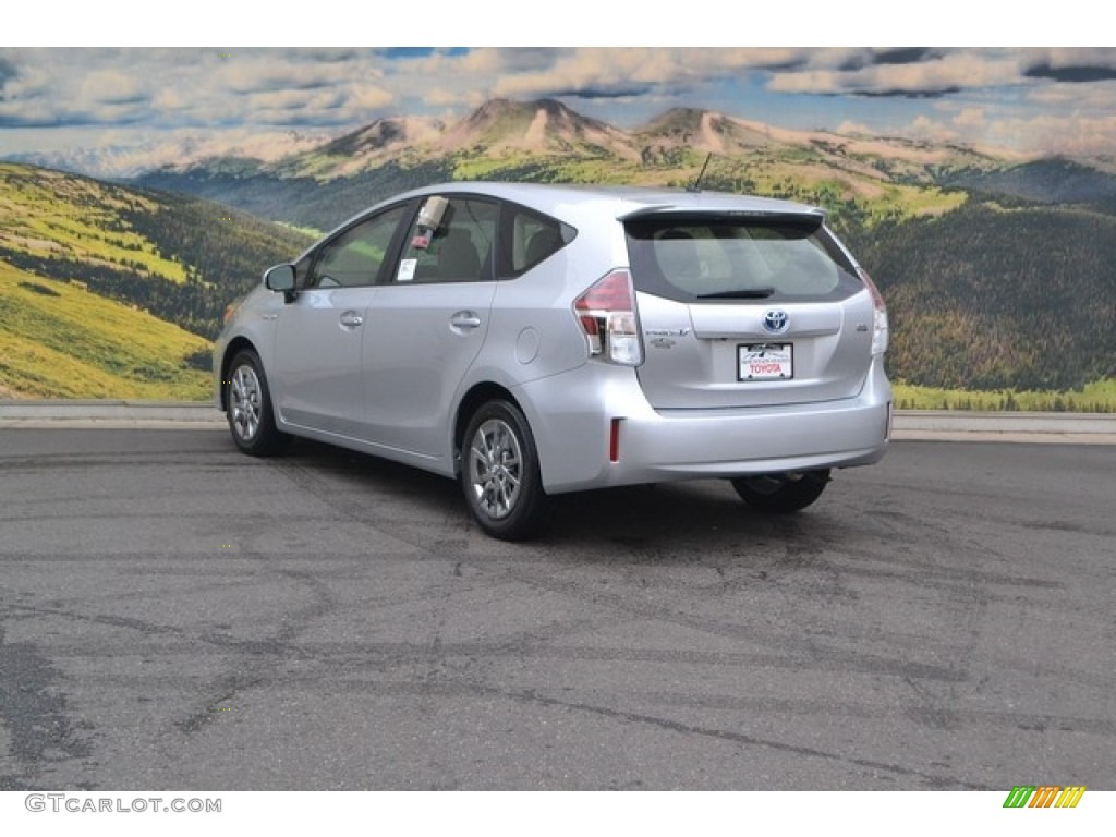 2017 Prius v Two - Classic Silver Metallic / Black photo #3