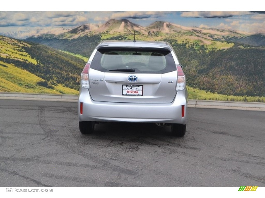 2017 Prius v Two - Classic Silver Metallic / Black photo #4