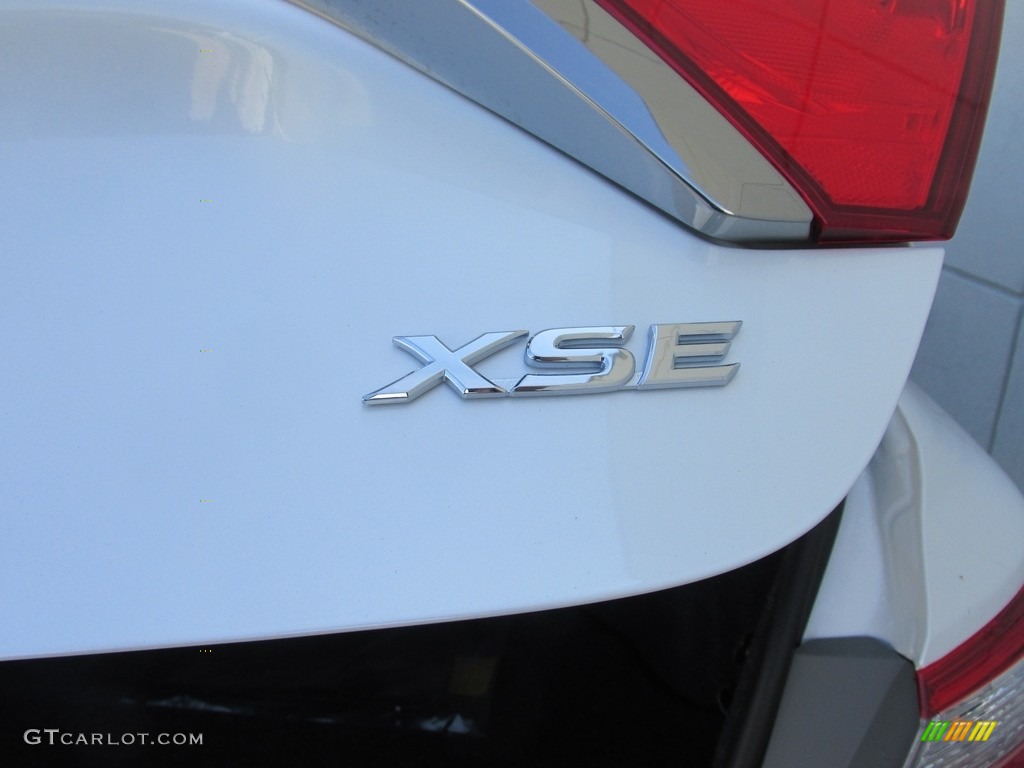 2017 Toyota Camry XSE Marks and Logos Photo #115280245