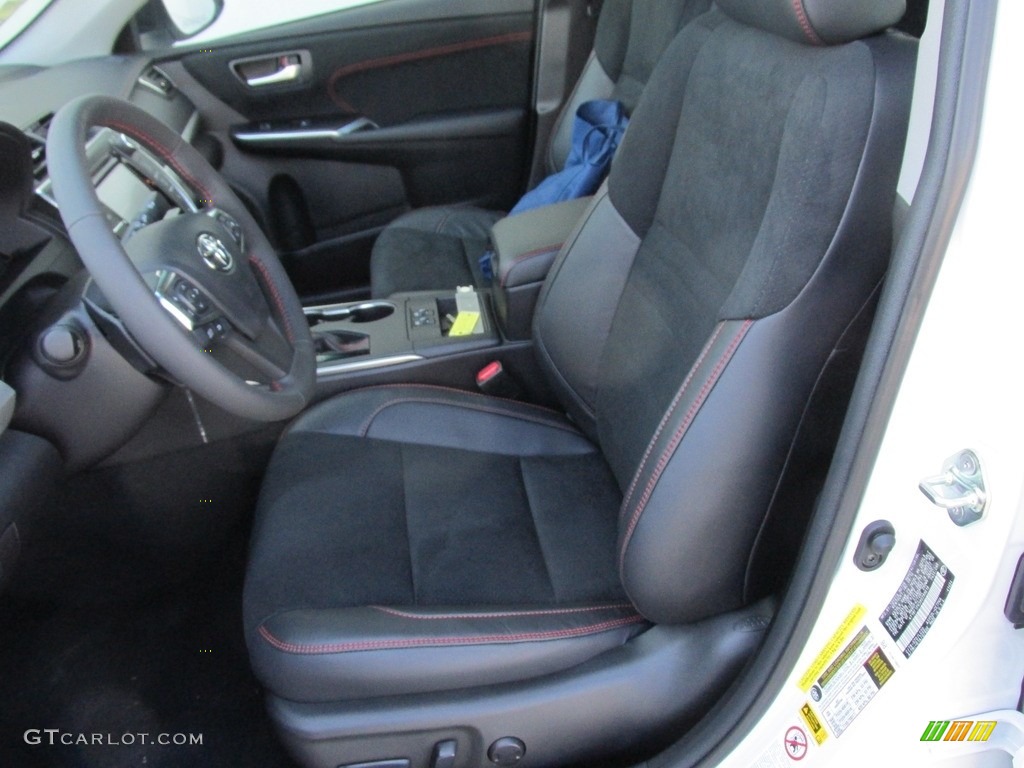 2017 Toyota Camry XSE Front Seat Photo #115280389