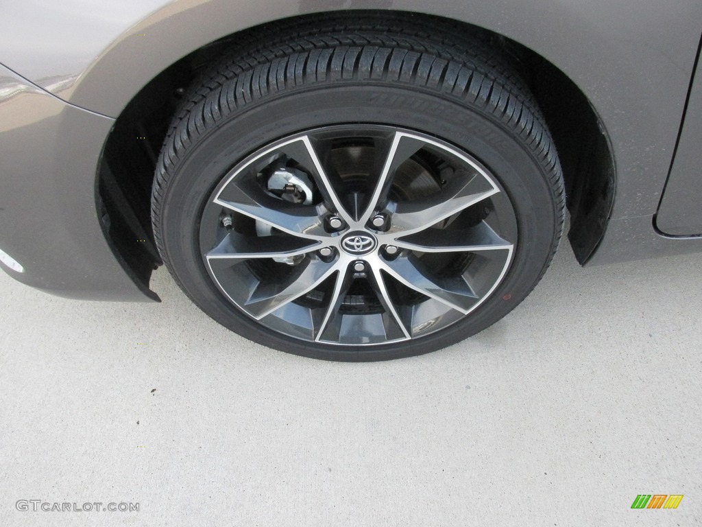 2017 Toyota Camry XSE Wheel Photos