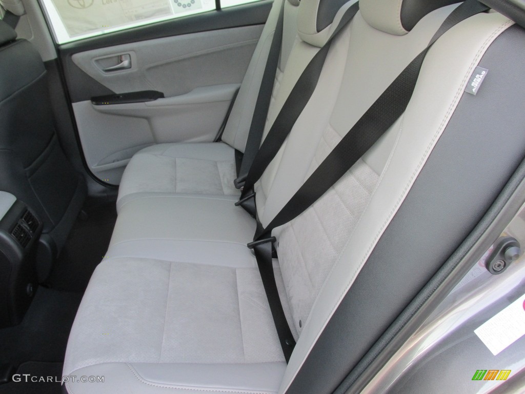 2017 Toyota Camry XSE Rear Seat Photo #115281058