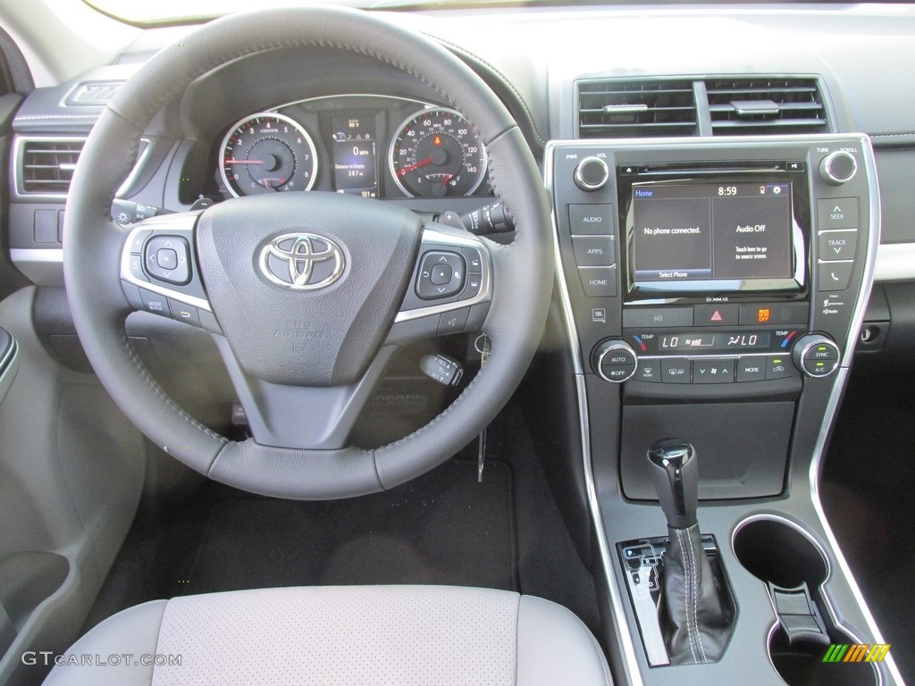 2017 Toyota Camry XSE Dashboard Photos