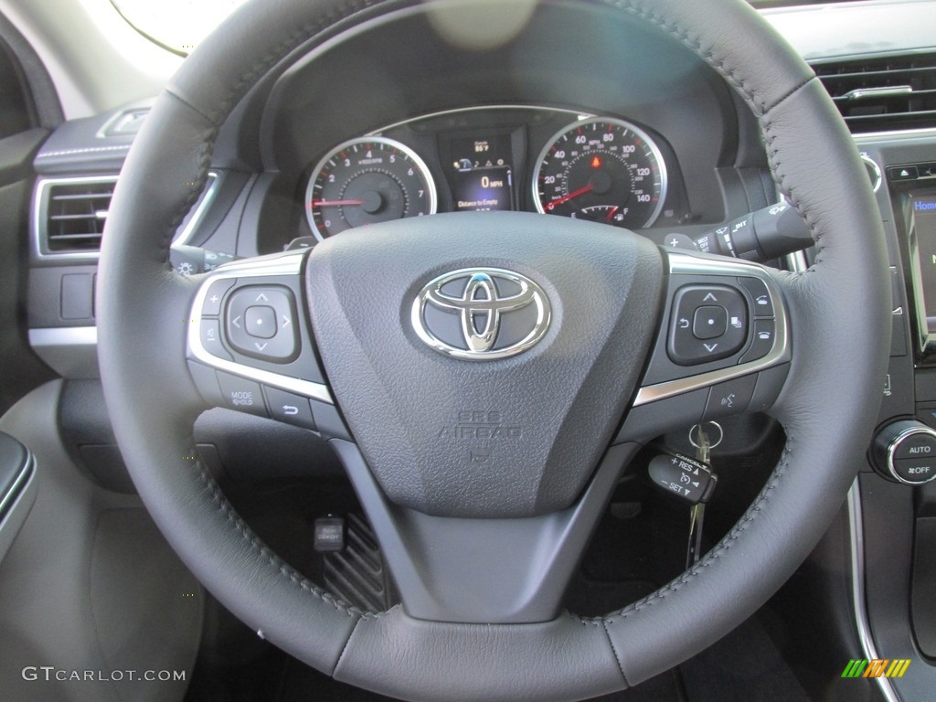2017 Toyota Camry XSE Steering Wheel Photos