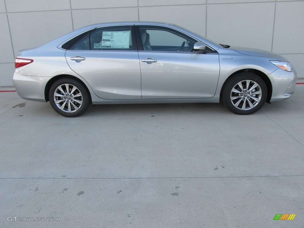 Celestial Silver Metallic 2017 Toyota Camry Hybrid XLE Exterior Photo #115282237