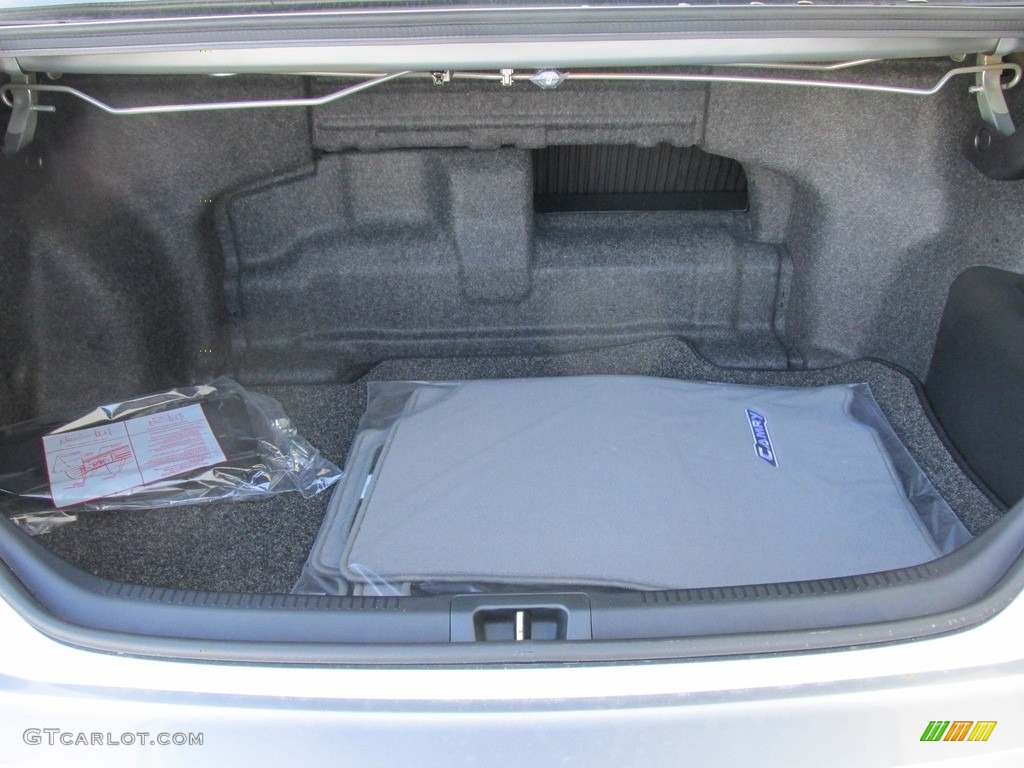 2017 Toyota Camry Hybrid XLE Trunk Photo #115282541