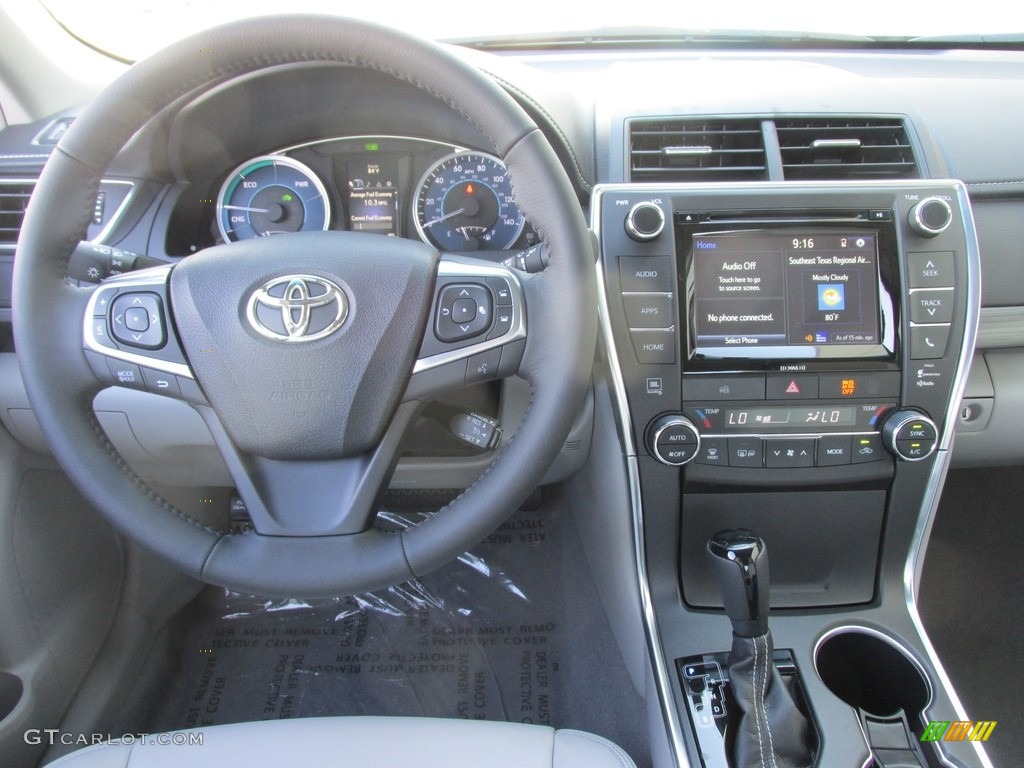 2017 Toyota Camry Hybrid XLE Ash Dashboard Photo #115282732