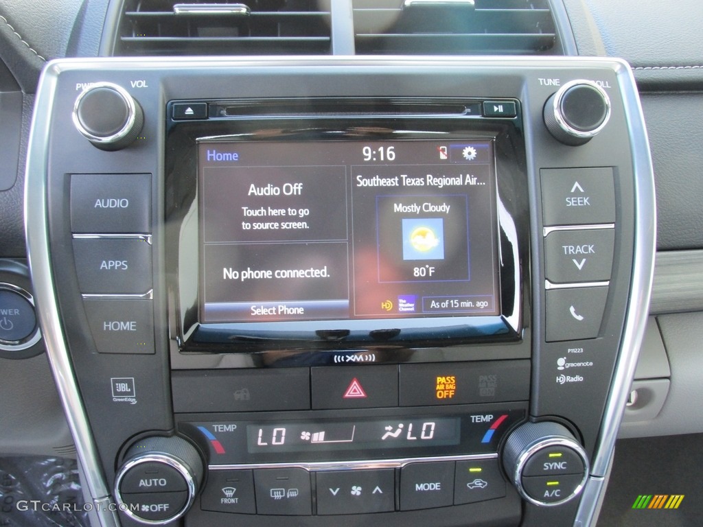 2017 Toyota Camry Hybrid XLE Controls Photo #115282786