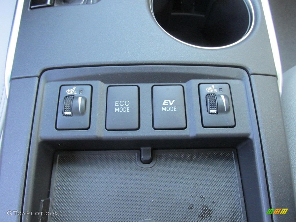 2017 Toyota Camry Hybrid XLE Controls Photo #115282858
