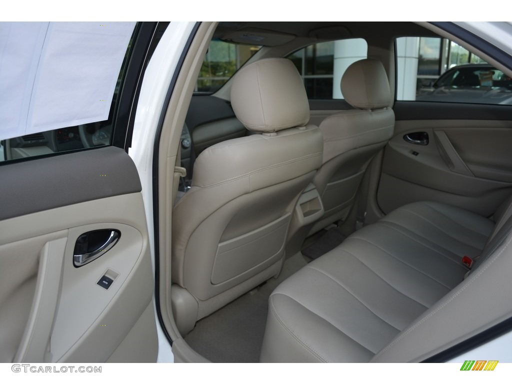 2011 Camry LE - Super White / Bisque photo #11