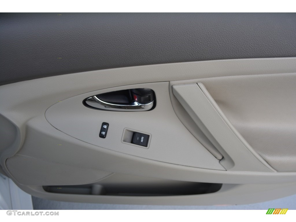 2011 Camry LE - Super White / Bisque photo #14