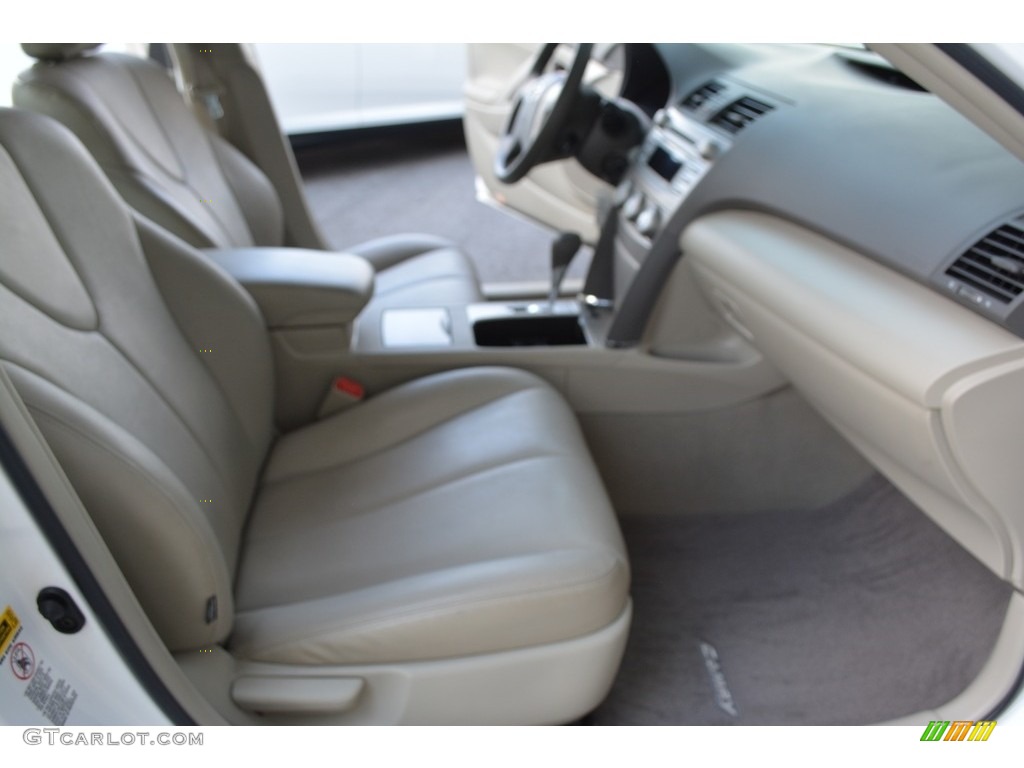 2011 Camry LE - Super White / Bisque photo #15