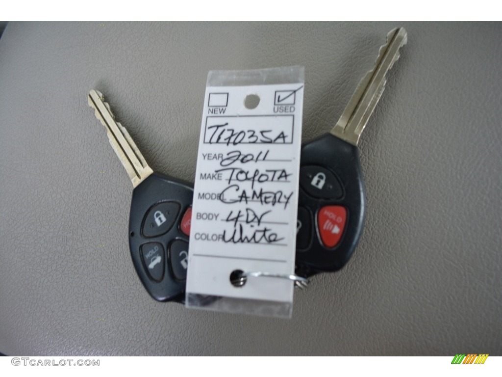 2011 Camry LE - Super White / Bisque photo #21
