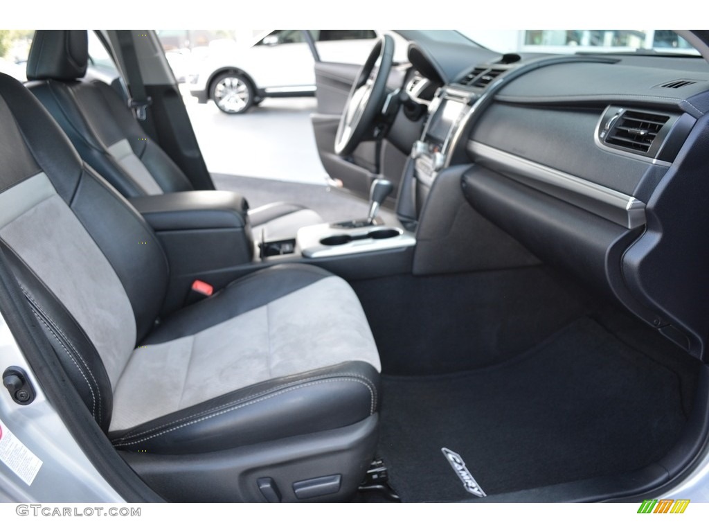 2014 Camry SE - Classic Silver Metallic / Black/Ash photo #16