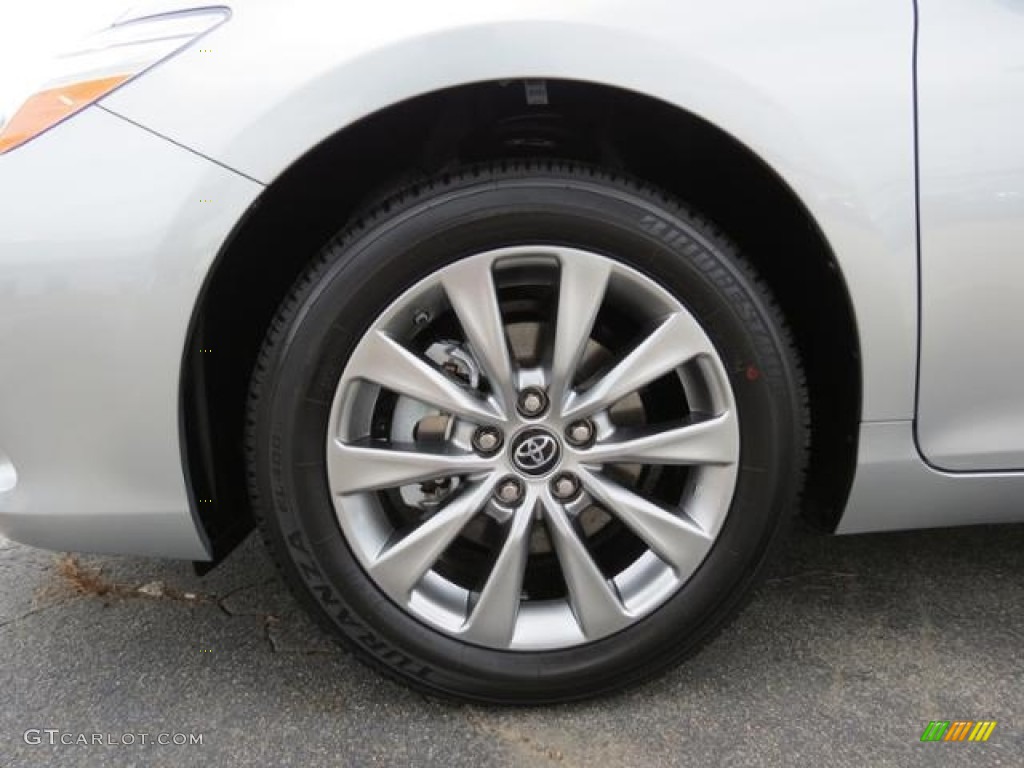 2017 Toyota Camry Hybrid XLE Wheel Photos