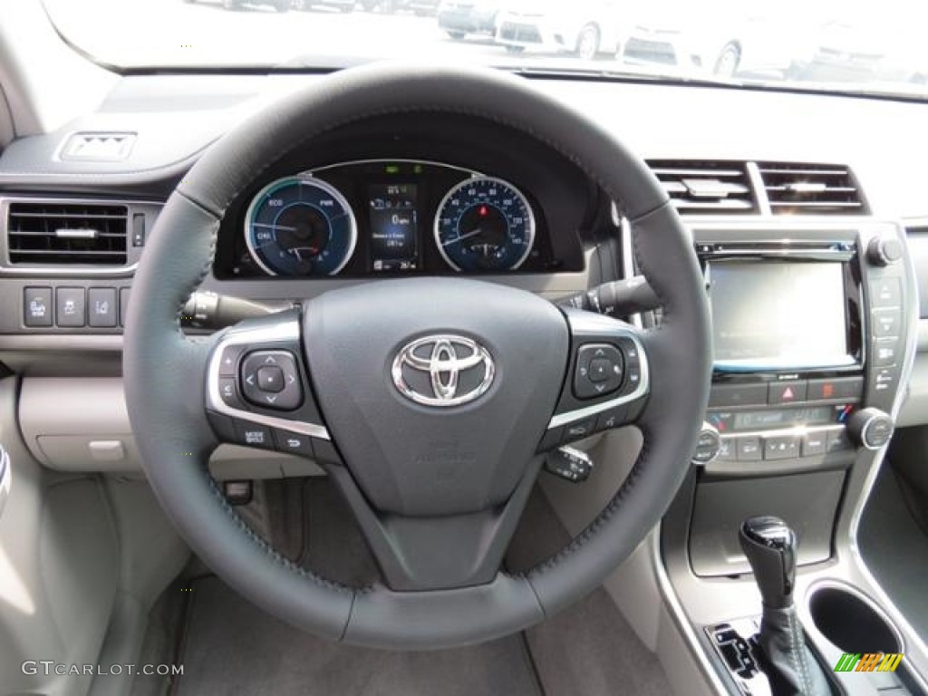 2017 Toyota Camry Hybrid XLE Steering Wheel Photos