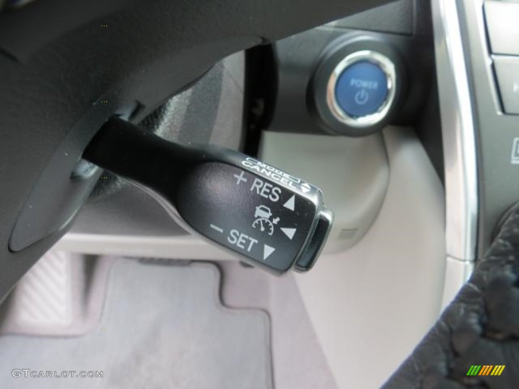 2017 Toyota Camry Hybrid XLE Controls Photo #115287541