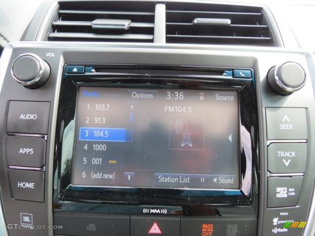 2017 Toyota Camry Hybrid XLE Audio System Photos