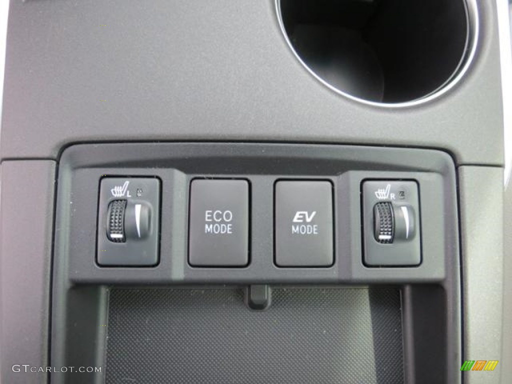 2017 Toyota Camry Hybrid XLE Controls Photo #115287673