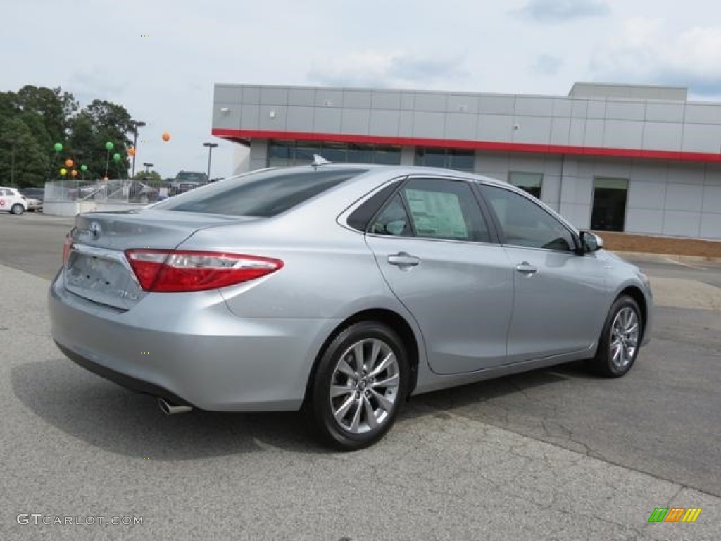 Celestial Silver Metallic 2017 Toyota Camry Hybrid XLE Exterior Photo #115287766