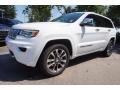 Front 3/4 View of 2017 Grand Cherokee Overland