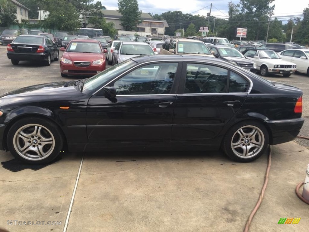 2003 3 Series 330i Sedan - Black Sapphire Metallic / Black photo #3