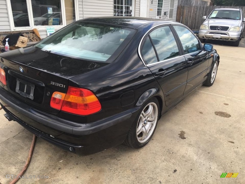 2003 3 Series 330i Sedan - Black Sapphire Metallic / Black photo #7