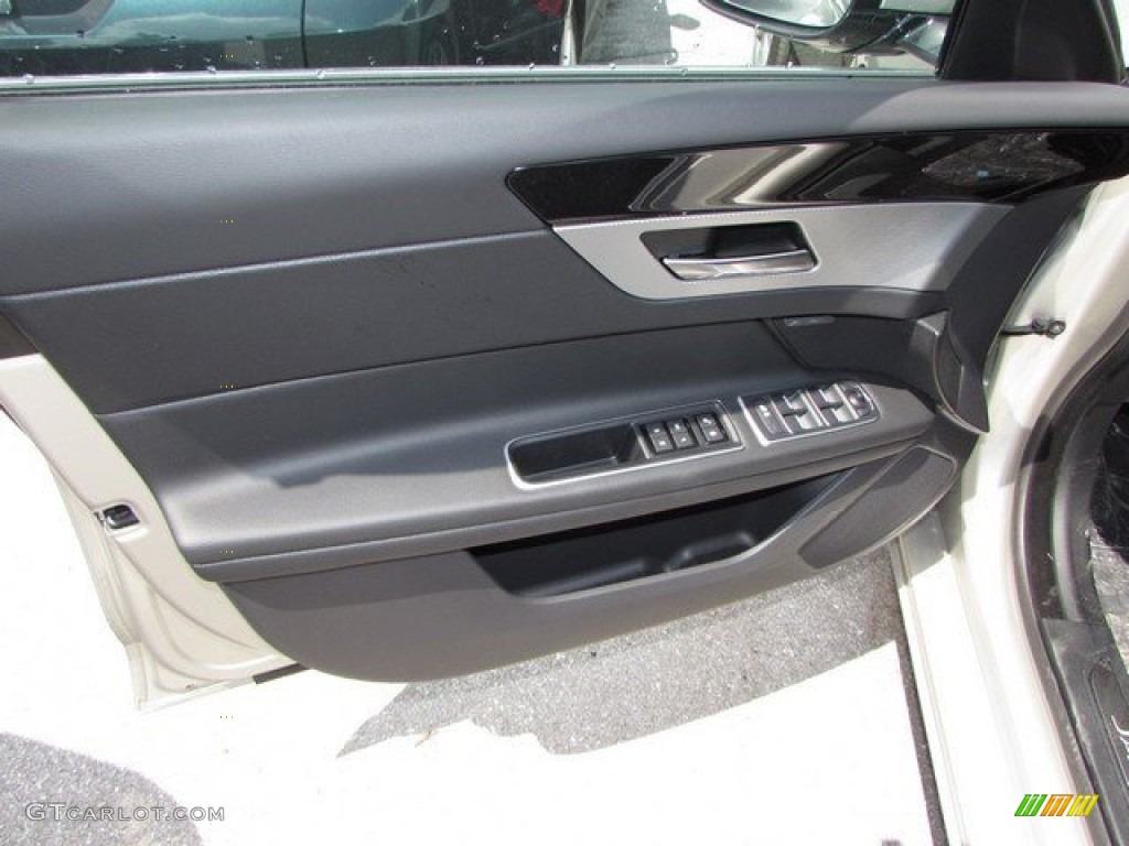 2017 Jaguar XF 35t Premium Door Panel Photos