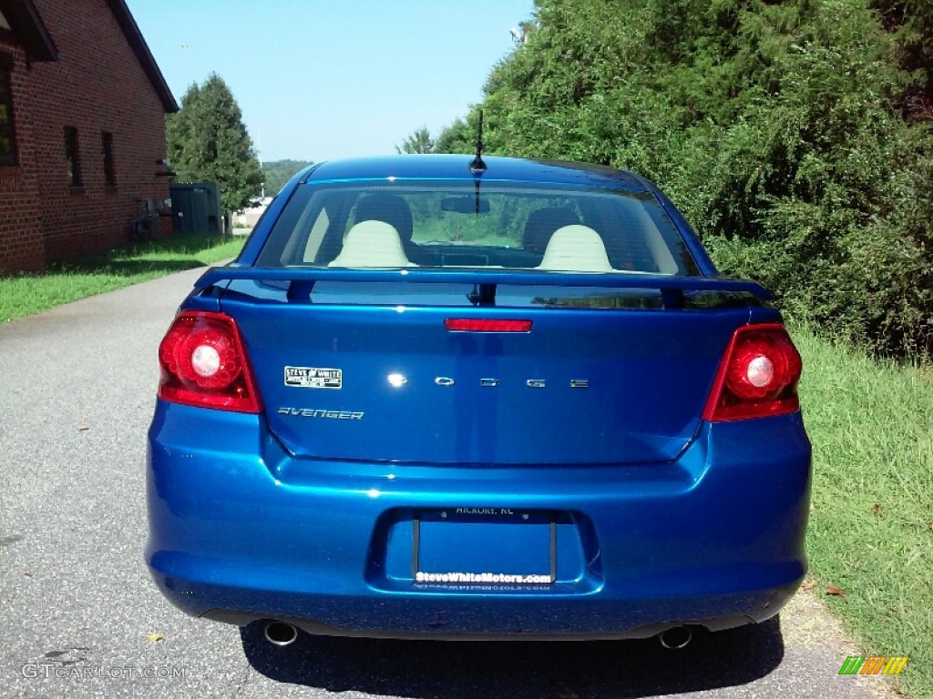 2012 Avenger SE V6 - Blue Streak Pearl / Black/Light Frost Beige photo #7