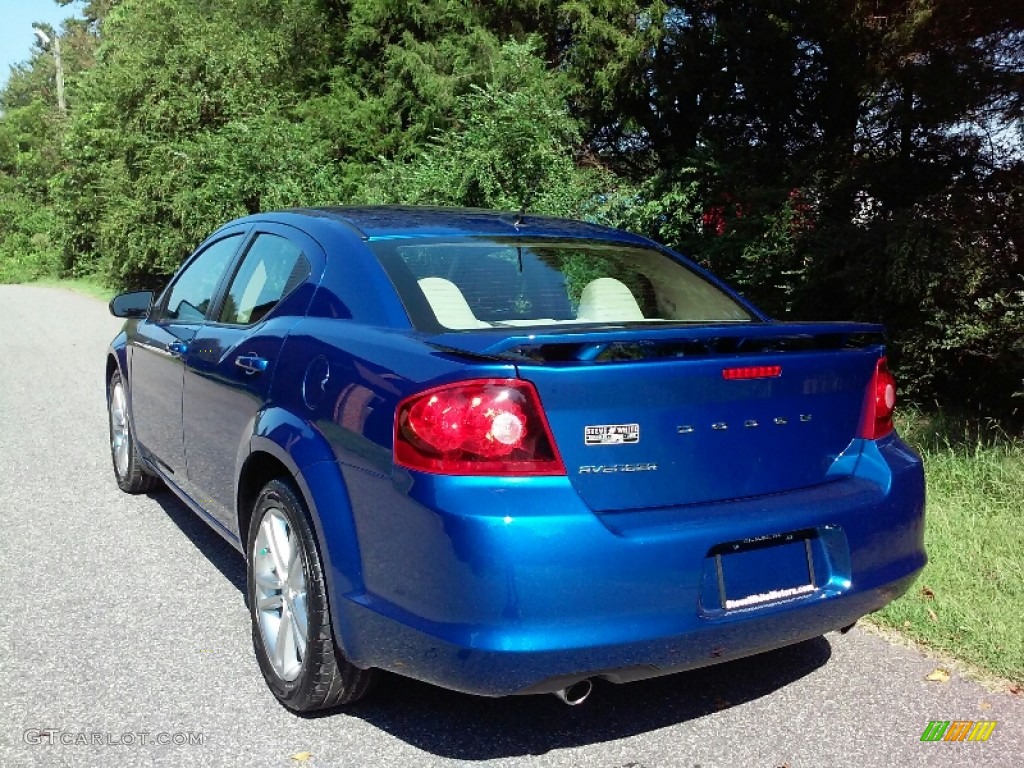 2012 Avenger SE V6 - Blue Streak Pearl / Black/Light Frost Beige photo #8