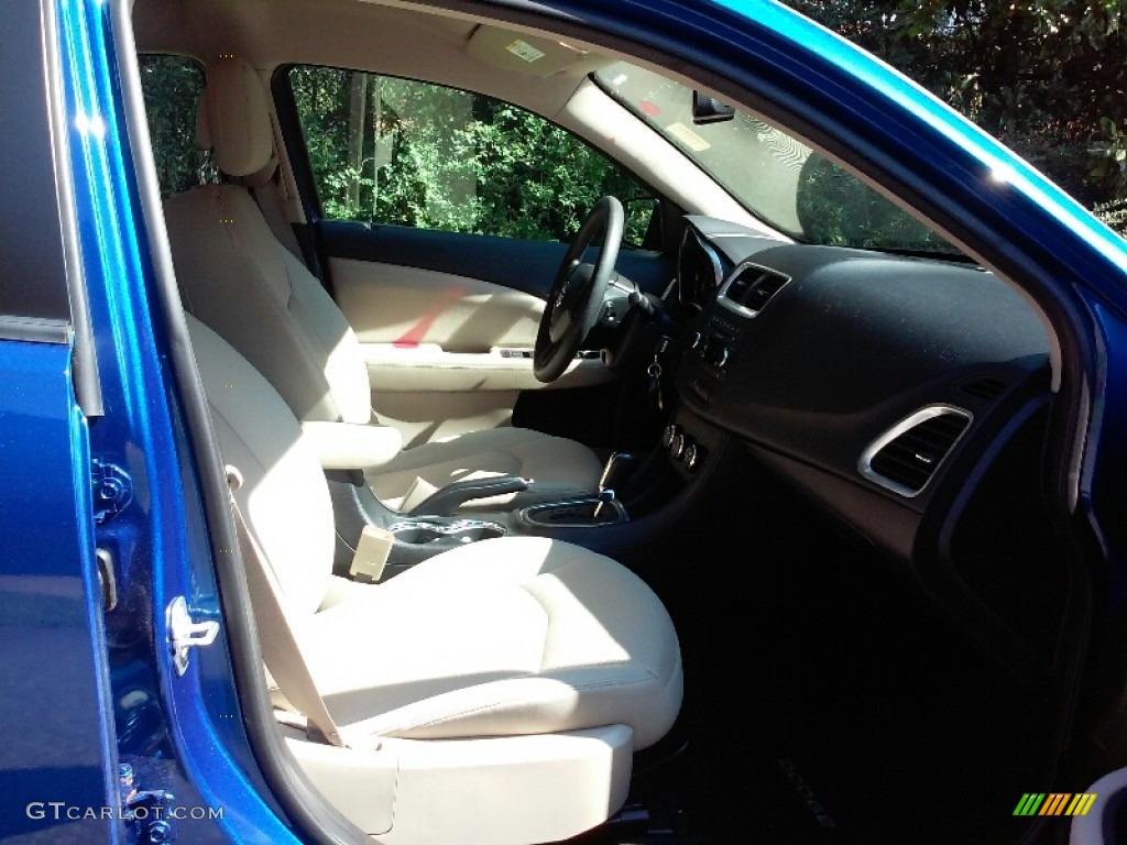 2012 Avenger SE V6 - Blue Streak Pearl / Black/Light Frost Beige photo #13