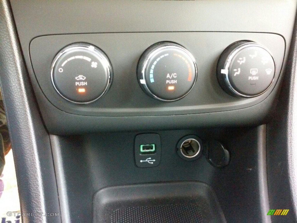2012 Avenger SE V6 - Blue Streak Pearl / Black/Light Frost Beige photo #20