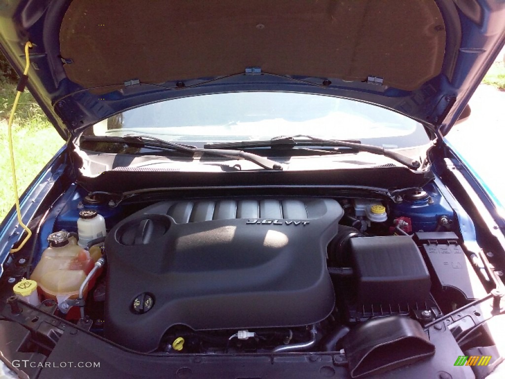2012 Avenger SE V6 - Blue Streak Pearl / Black/Light Frost Beige photo #22