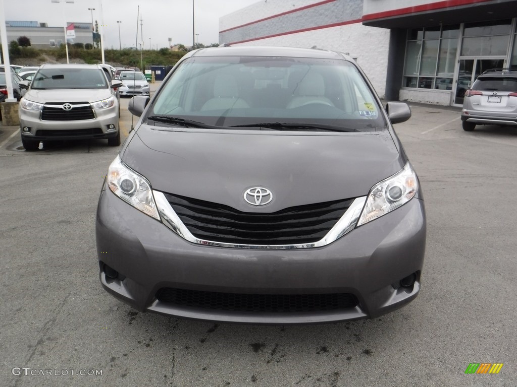 2012 Sienna LE AWD - Predawn Gray Mica / Light Gray photo #4