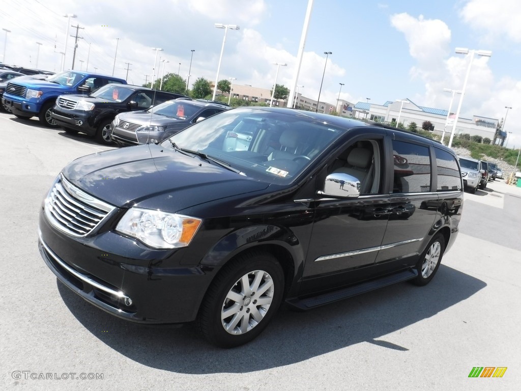Brilliant Black Crystal Pearl 2011 Chrysler Town & Country Touring - L Exterior Photo #115325792